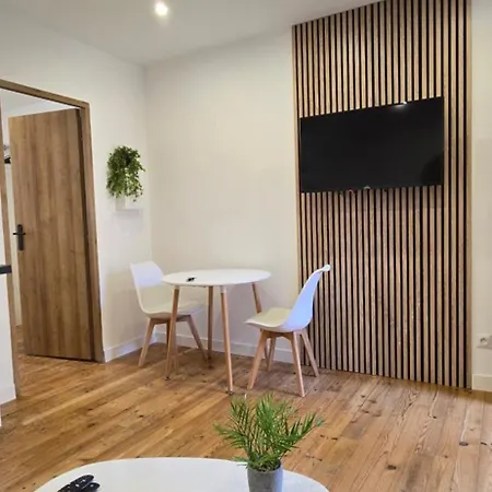 Appartement Moderne Et Contemporain, Wifi, 2 Pers *